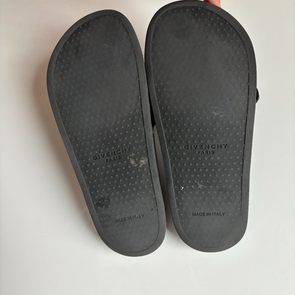 GIVENCHY slides - Picture 3 of 6